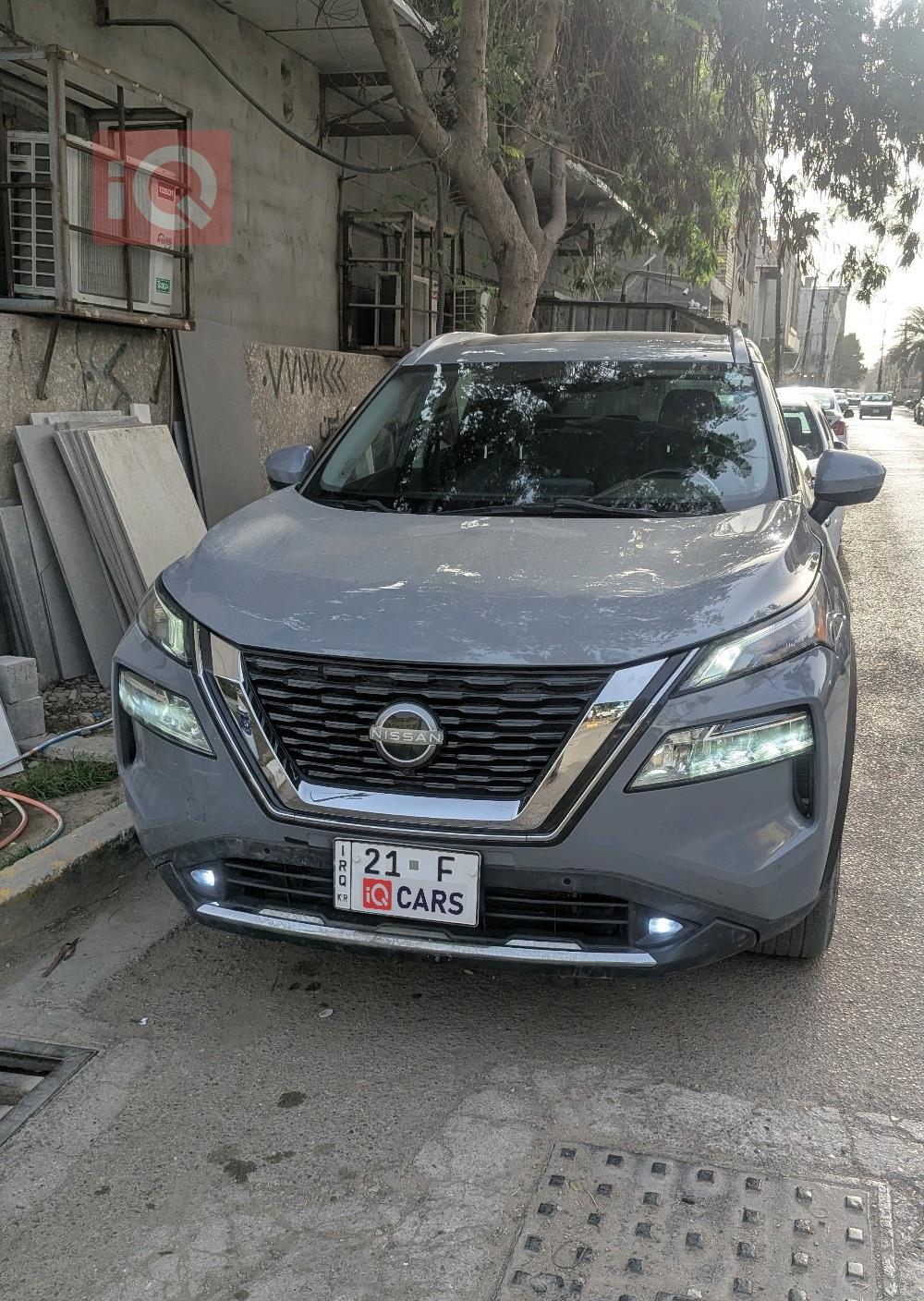 نيسان روج